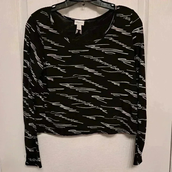 ❤️ Dynamite Long Sleeved Cropped  Top - Picture 9 of 10